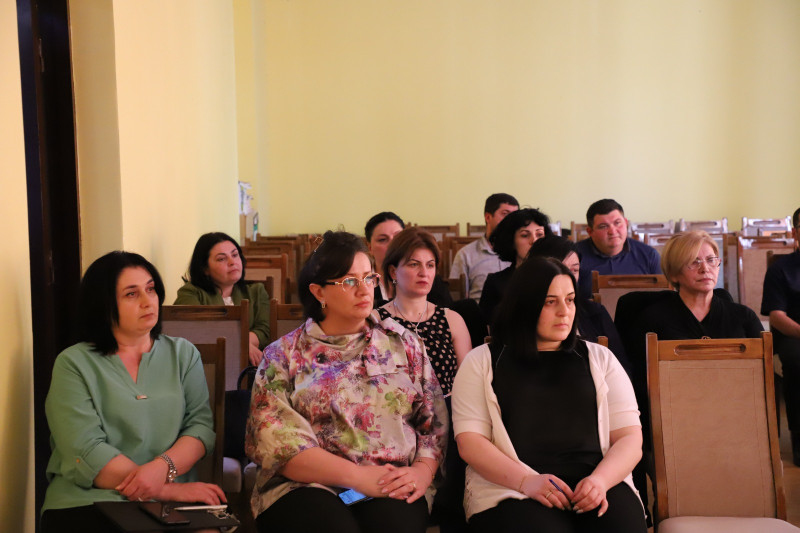 პერსონალურ მონაცემთა დაცვის სამსახურის თანამშრომლებმა განათლების სექტორის წარმომადგენლებთან შეხვედრა ქალაქ ქუთაისში გამართეს